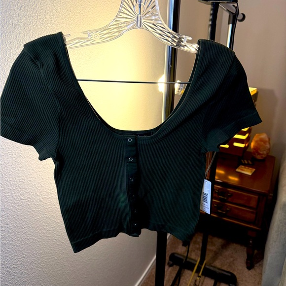 7. Justify crop top size M (NWT) - Picture 1 of 2